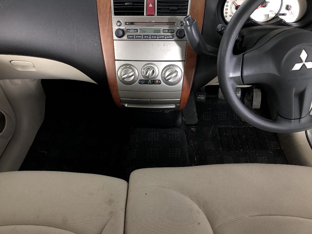 Photo '18' of Mitsubishi Colt