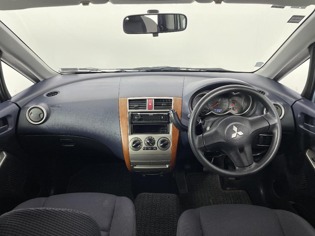 Photo '17' of Mitsubishi Colt