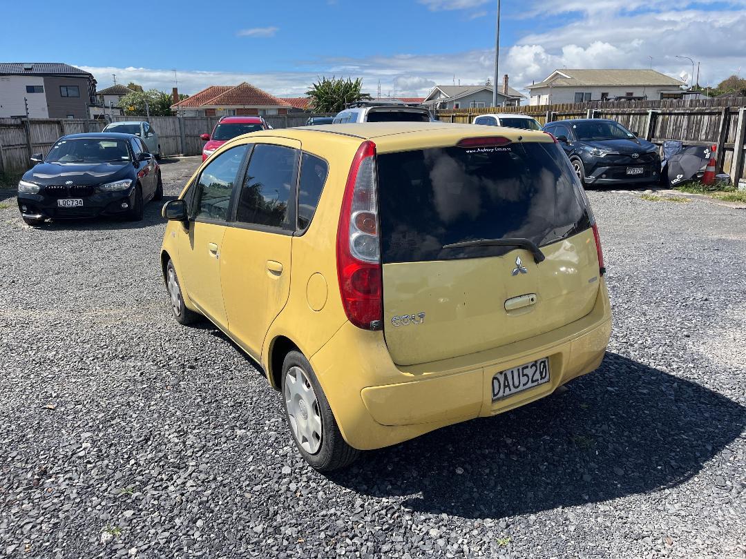 Photo '4' of Mitsubishi Colt