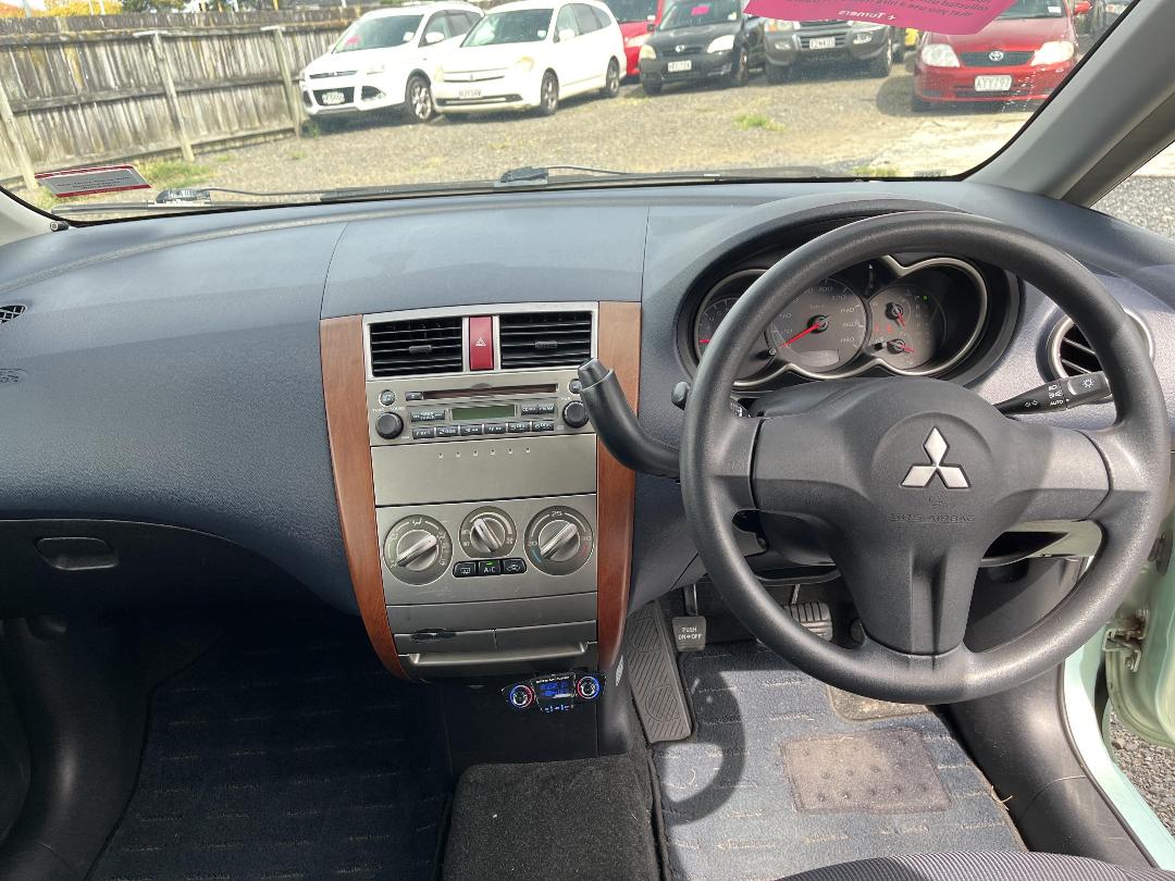 Photo '15' of Mitsubishi Colt Photo '15' of Mitsubishi Colt