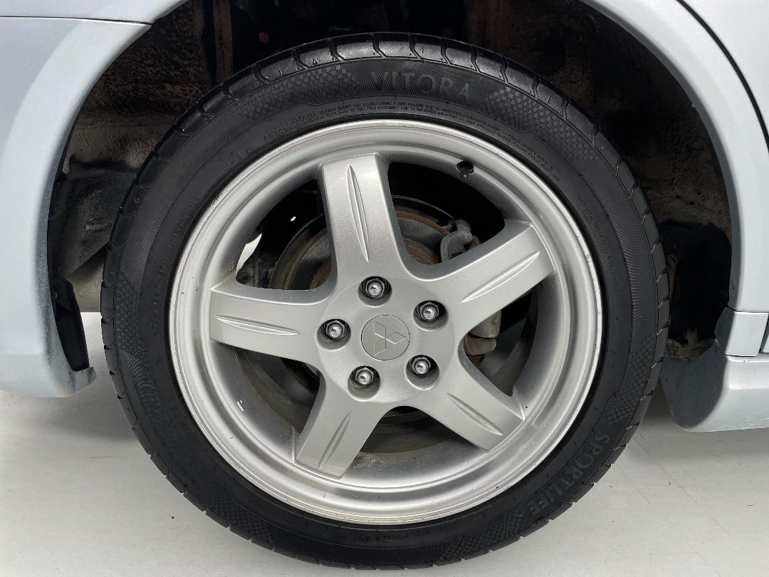 Photo '12' of Mitsubishi Diamante