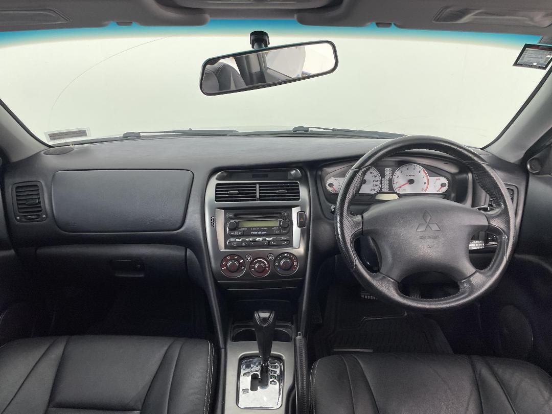 Photo '17' of Mitsubishi Diamante