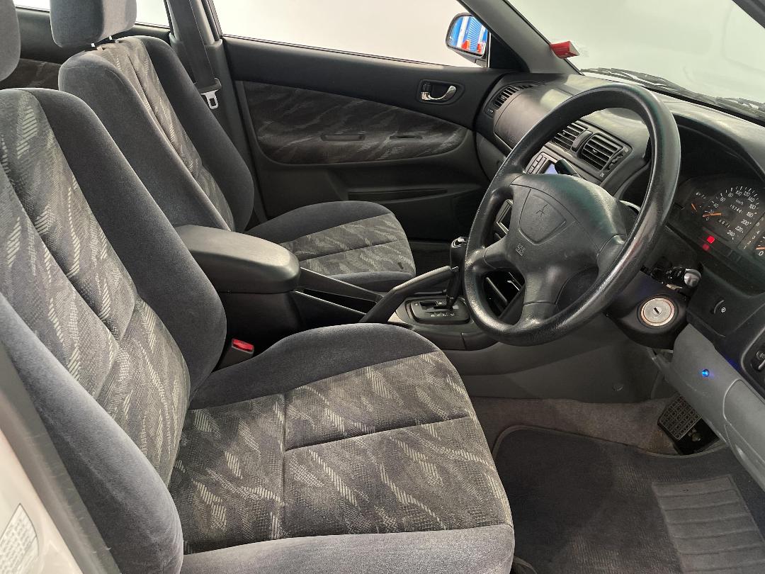 Photo '16' of Mitsubishi Galant