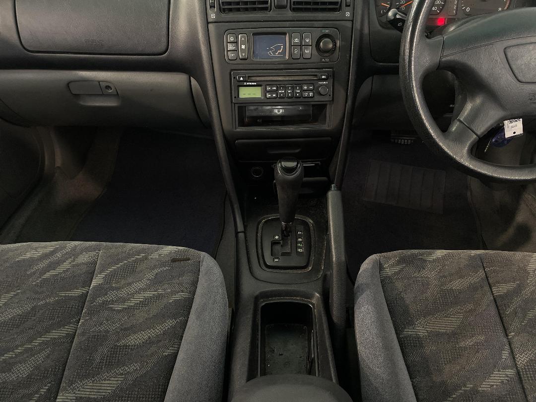 Photo '18' of Mitsubishi Galant