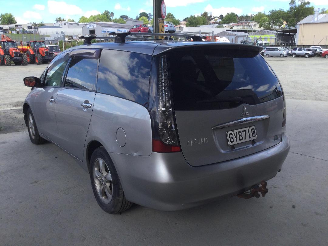 Photo '5' of Mitsubishi Grandis Photo '5' of Mitsubishi Grandis