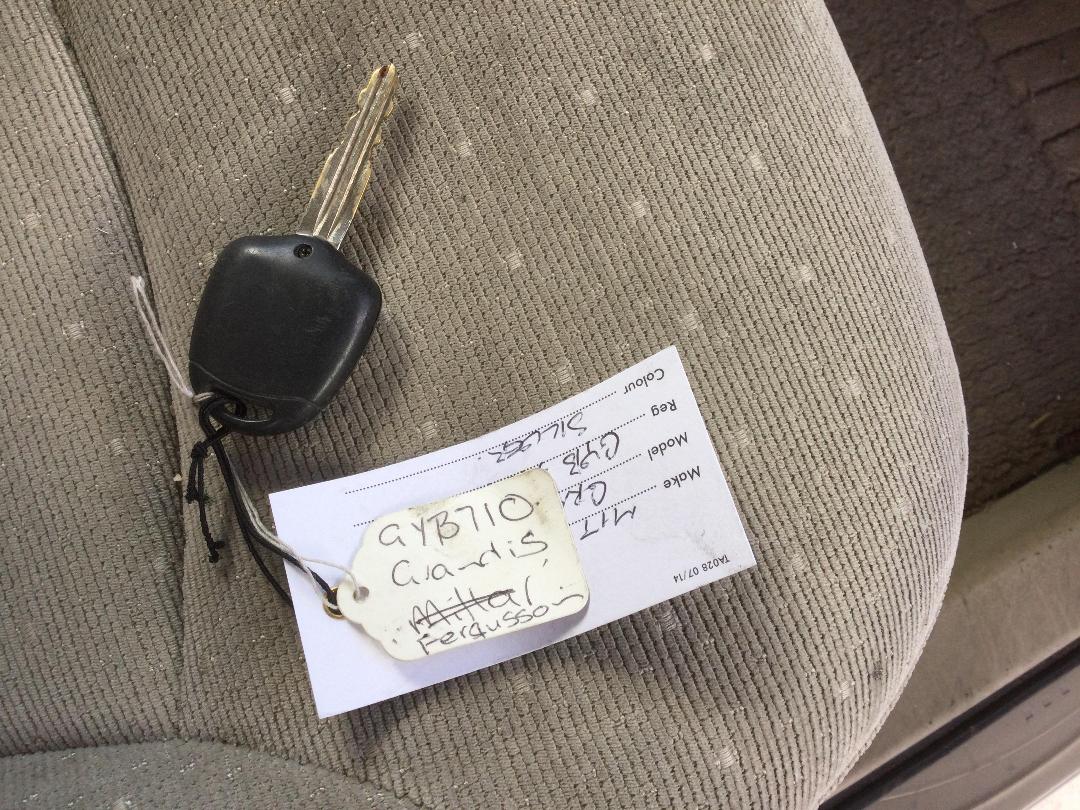 Photo '15' of Mitsubishi Grandis Photo '15' of Mitsubishi Grandis