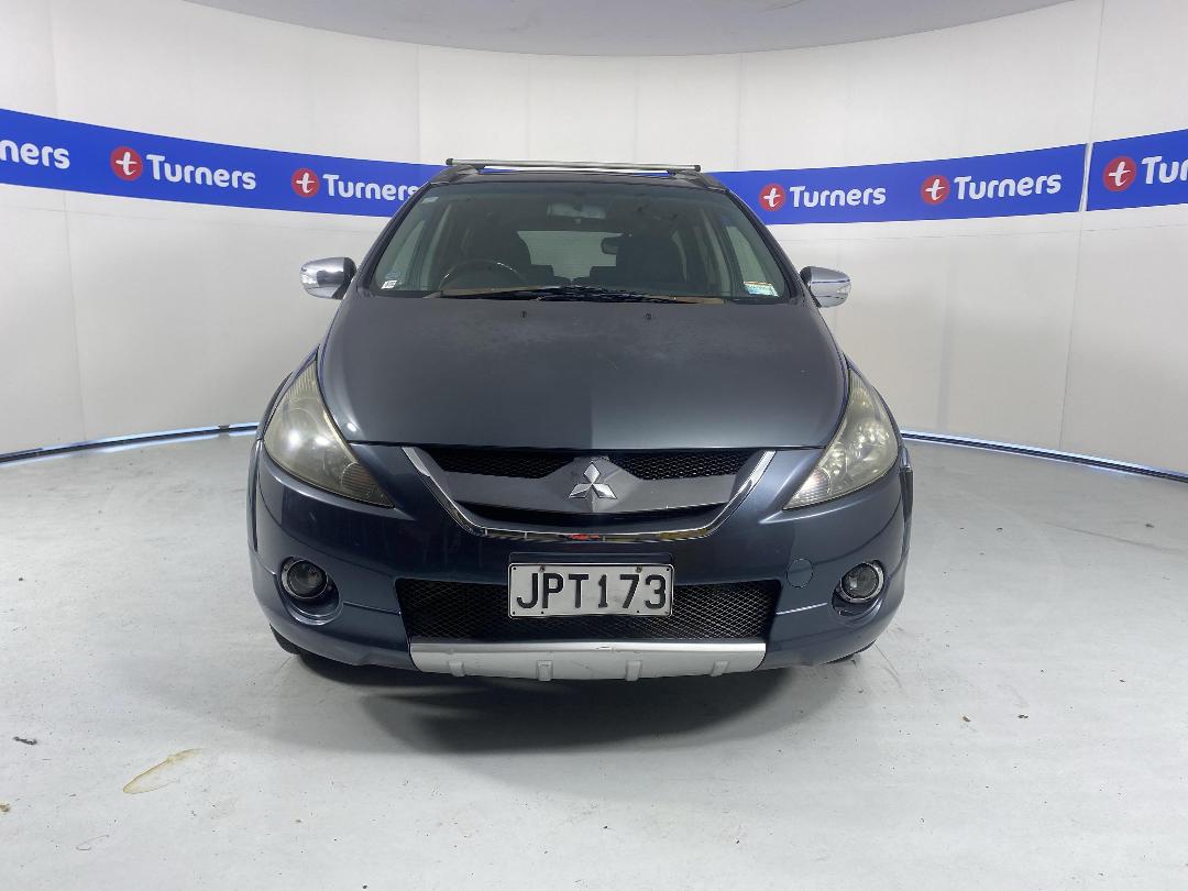 Photo '2' of Mitsubishi Grandis