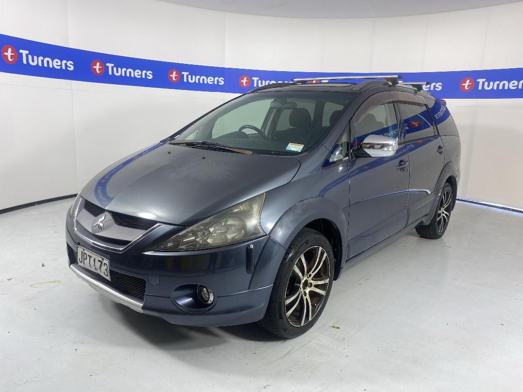 Photo '4' of Mitsubishi Grandis