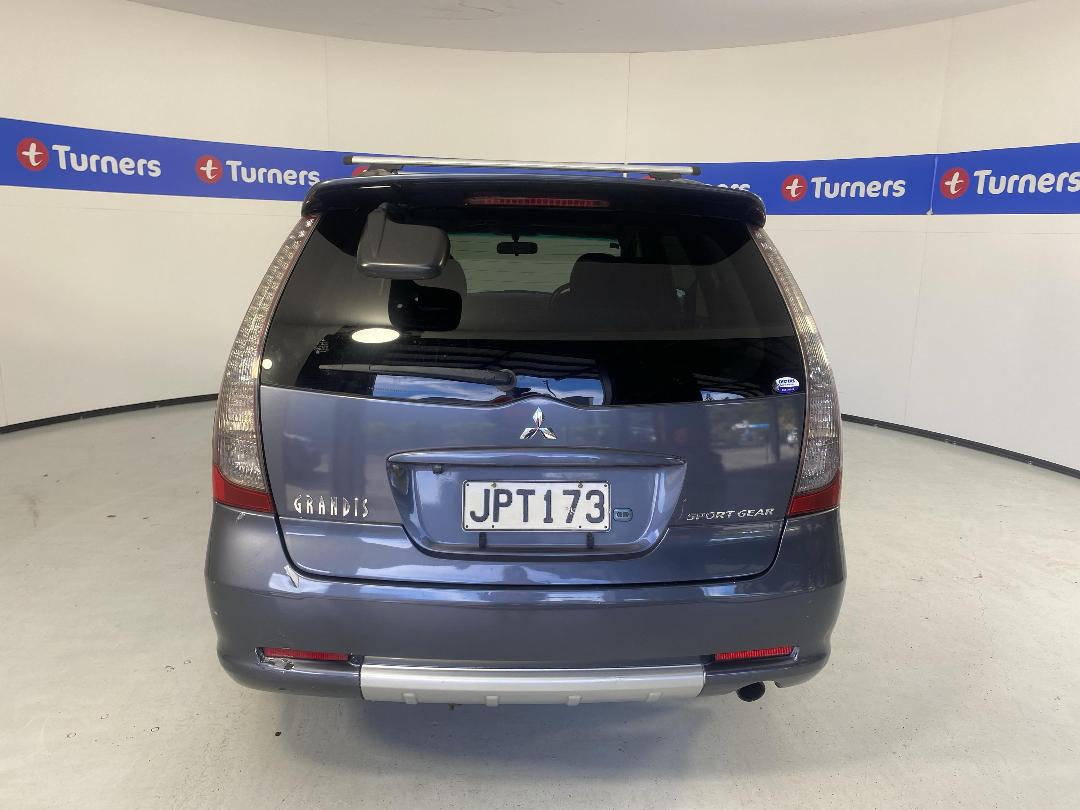 Photo '6' of Mitsubishi Grandis