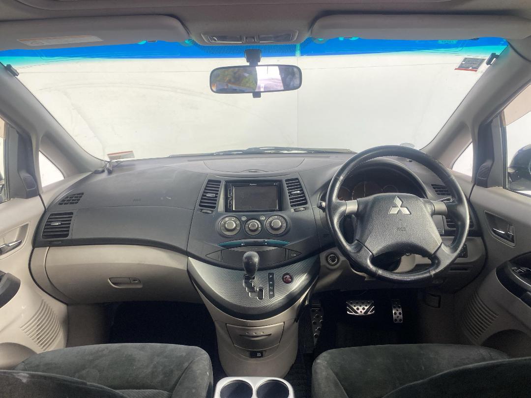 Photo '17' of Mitsubishi Grandis