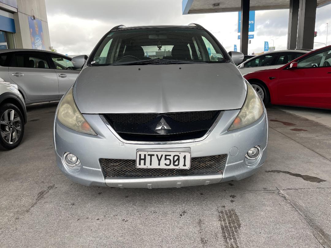 Photo '3' of Mitsubishi Grandis Photo '3' of Mitsubishi Grandis