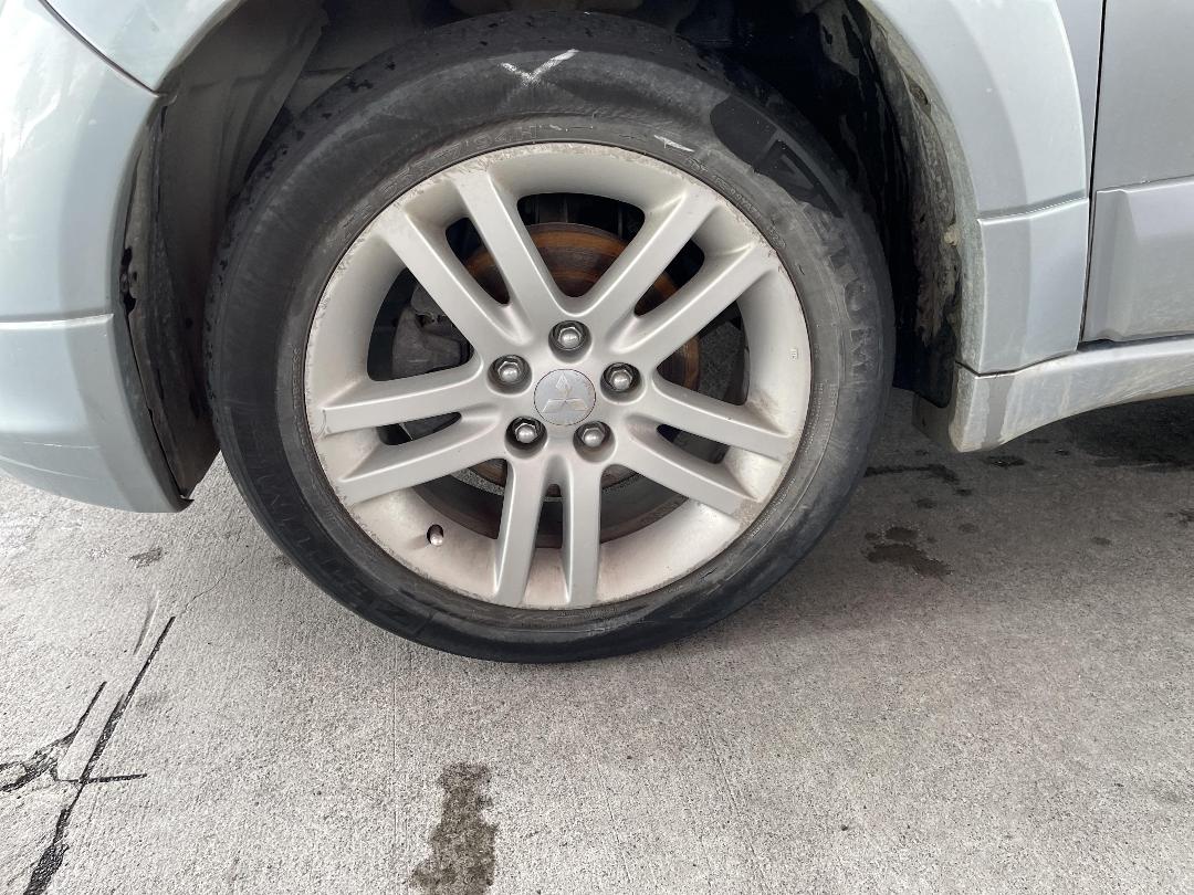 Photo '5' of Mitsubishi Grandis Photo '5' of Mitsubishi Grandis