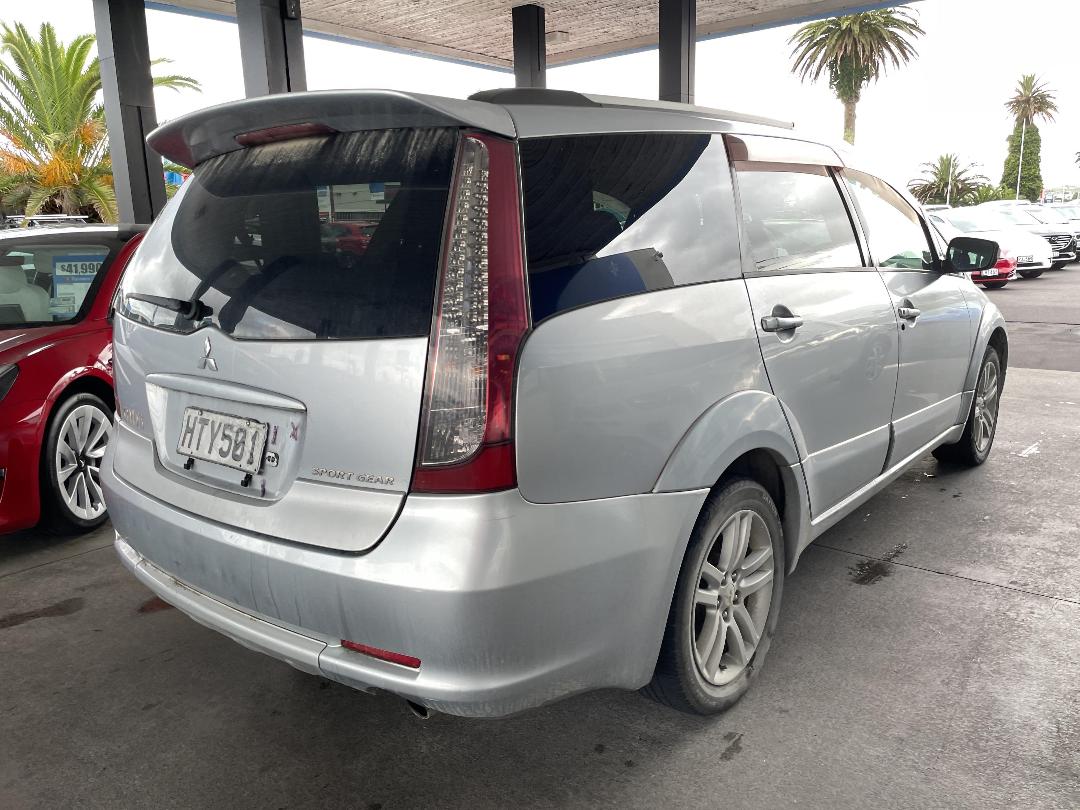 Photo '7' of Mitsubishi Grandis Photo '7' of Mitsubishi Grandis