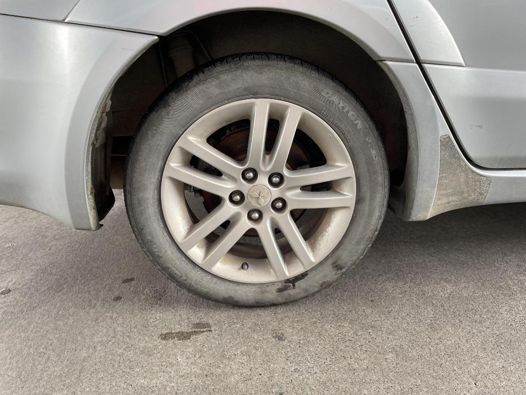 Photo '8' of Mitsubishi Grandis Photo '8' of Mitsubishi Grandis