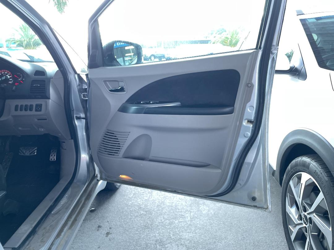 Photo '13' of Mitsubishi Grandis Photo '13' of Mitsubishi Grandis