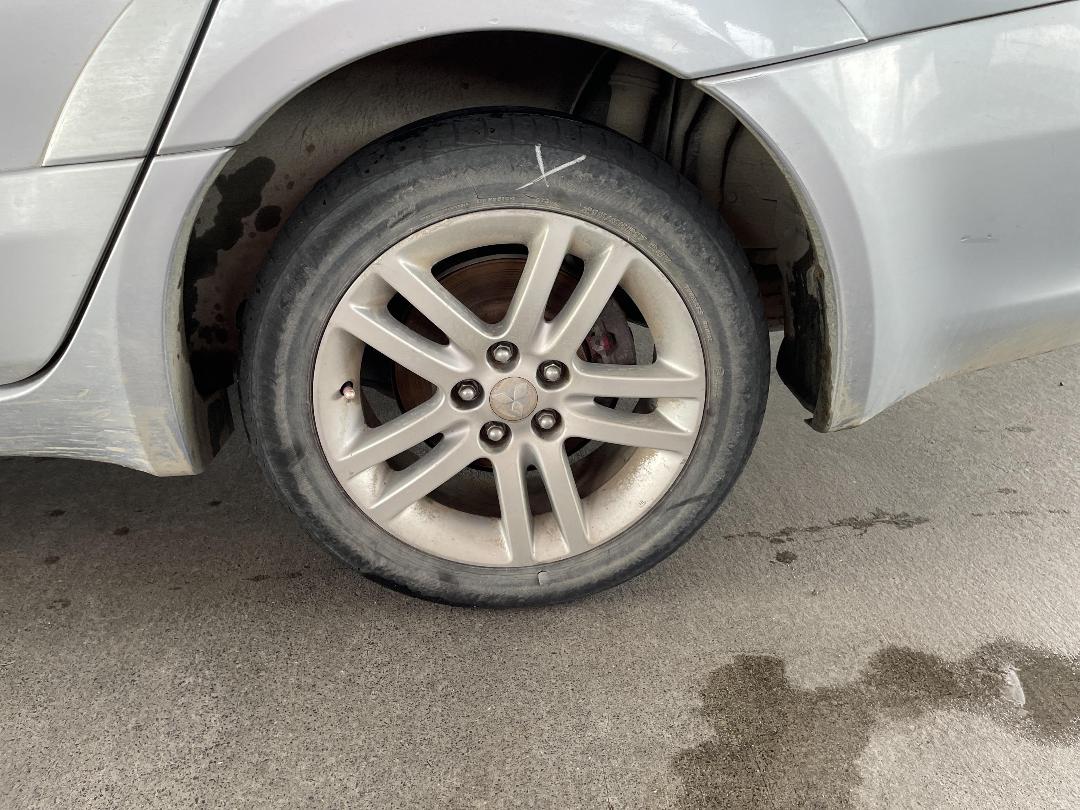 Photo '11' of Mitsubishi Grandis Photo '11' of Mitsubishi Grandis