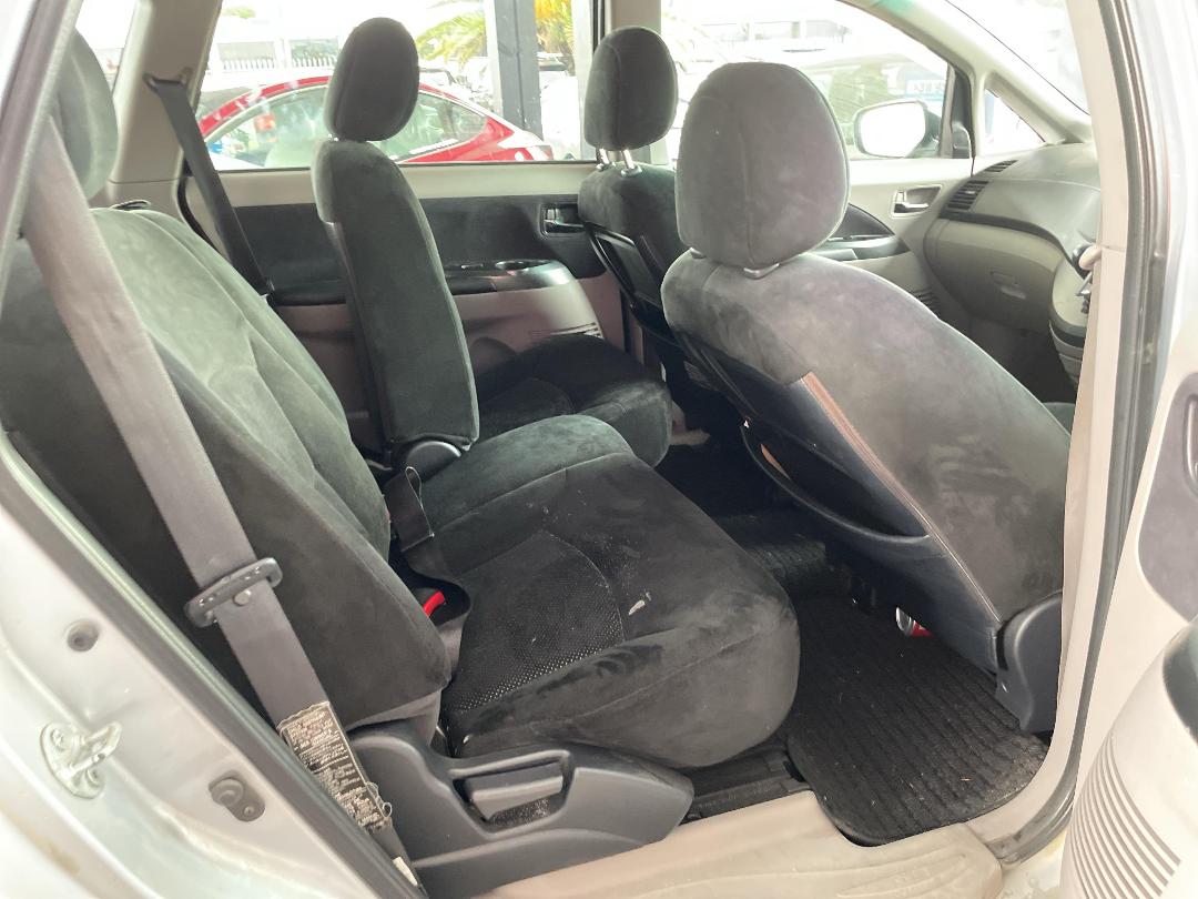 Photo '18' of Mitsubishi Grandis Photo '18' of Mitsubishi Grandis