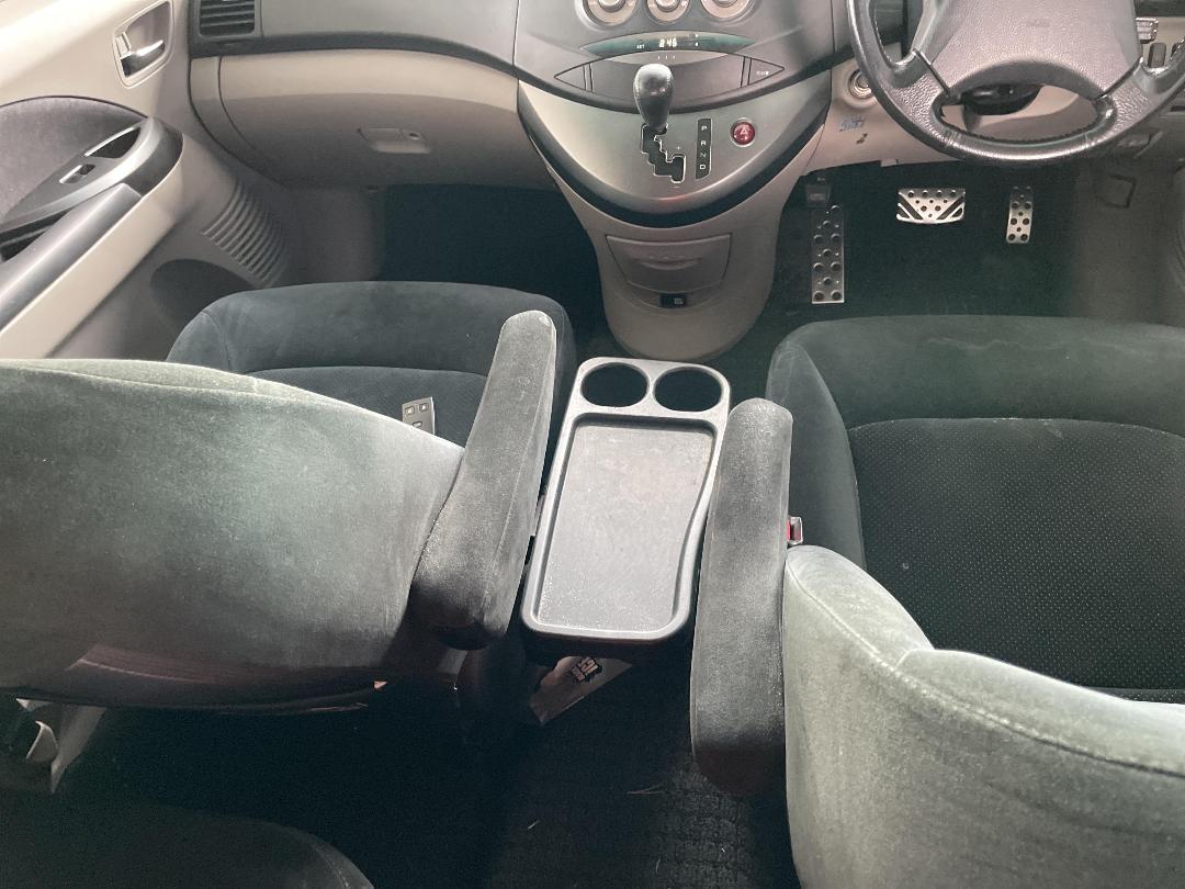 Photo '20' of Mitsubishi Grandis Photo '20' of Mitsubishi Grandis