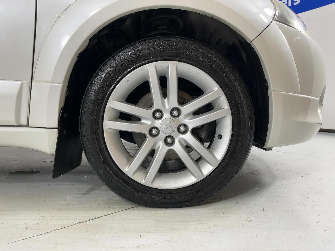 Photo '9' of Mitsubishi Grandis