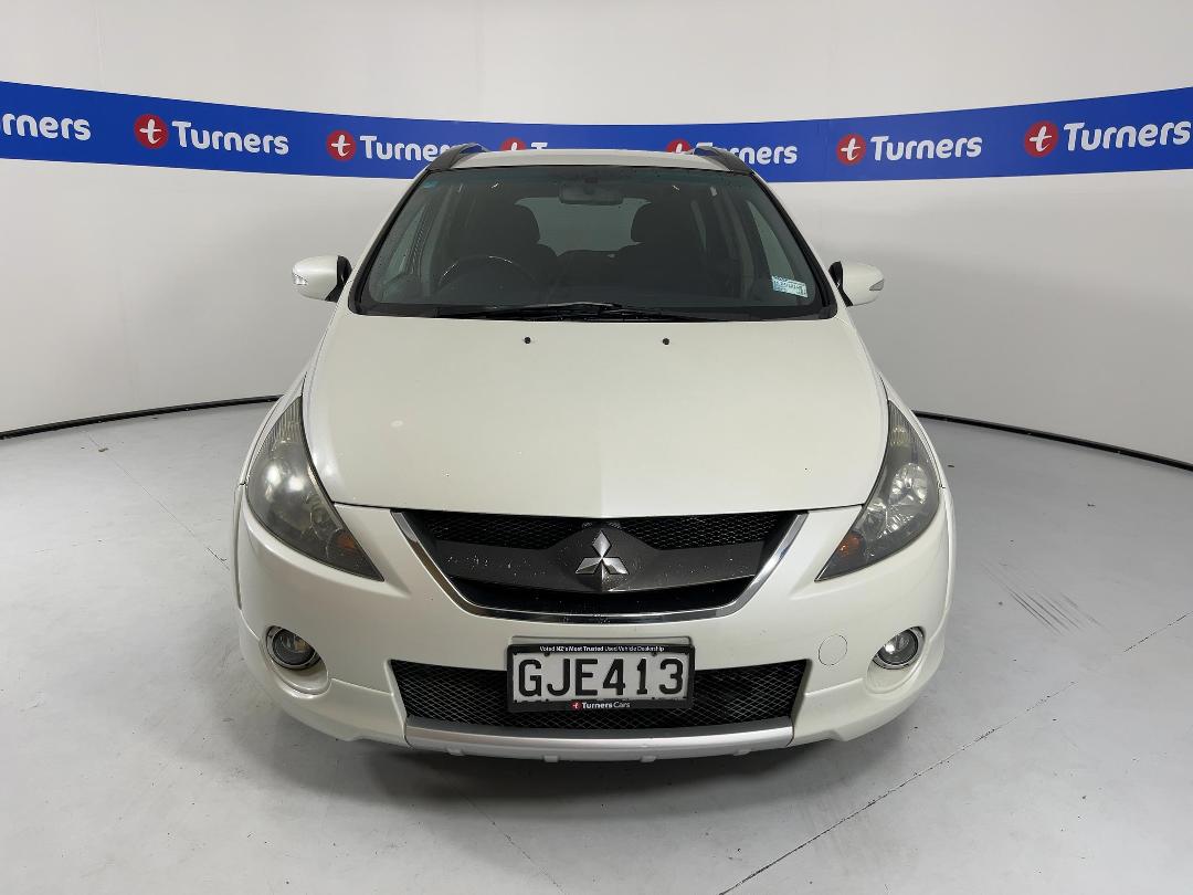 Photo '2' of Mitsubishi Grandis