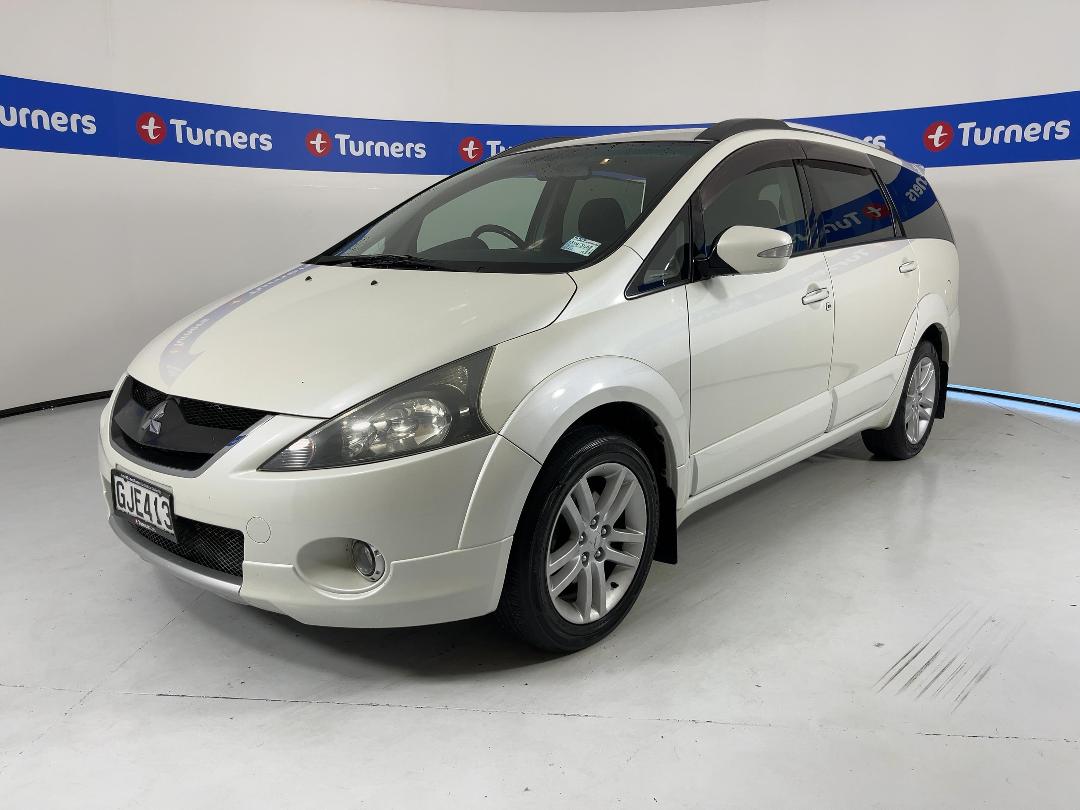 Photo '4' of Mitsubishi Grandis