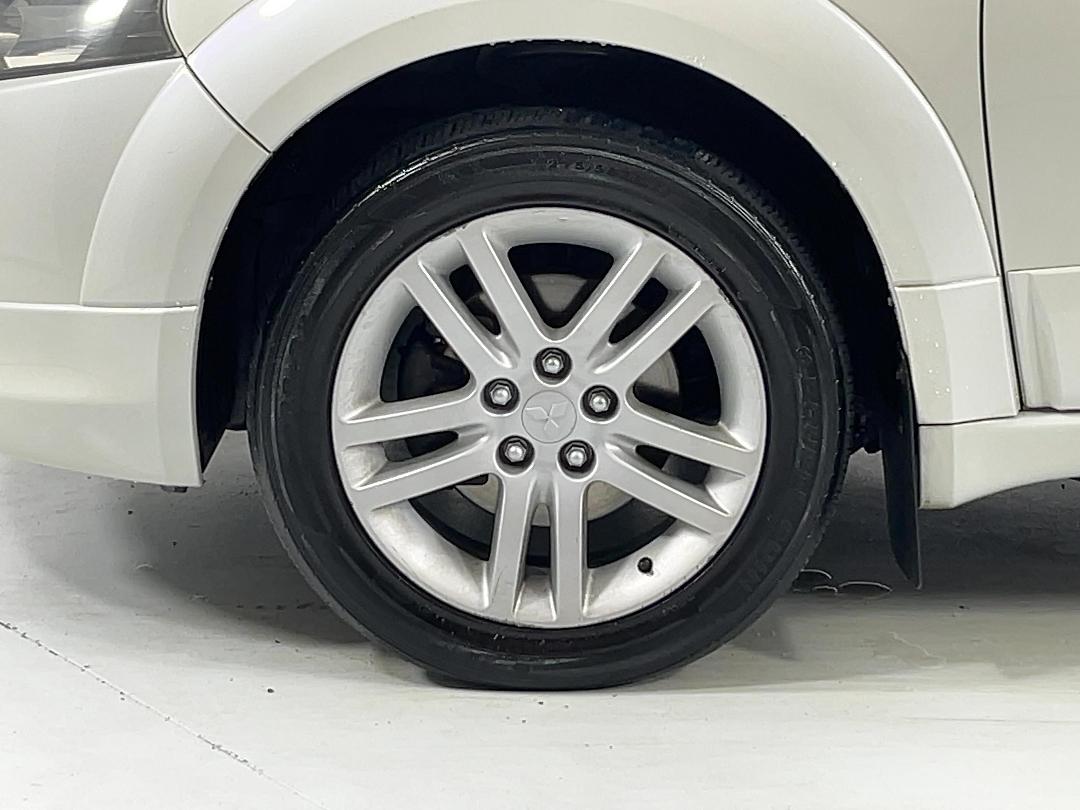 Photo '10' of Mitsubishi Grandis