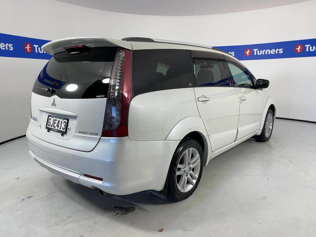 Photo '7' of Mitsubishi Grandis