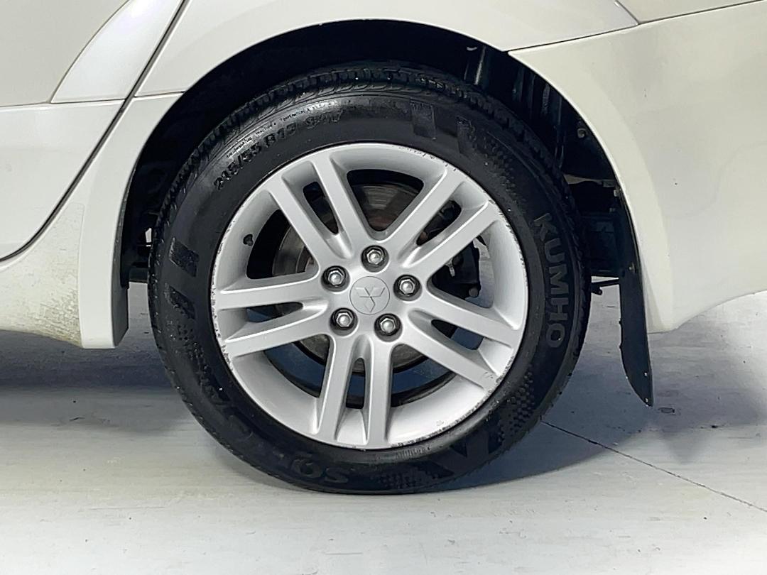 Photo '11' of Mitsubishi Grandis