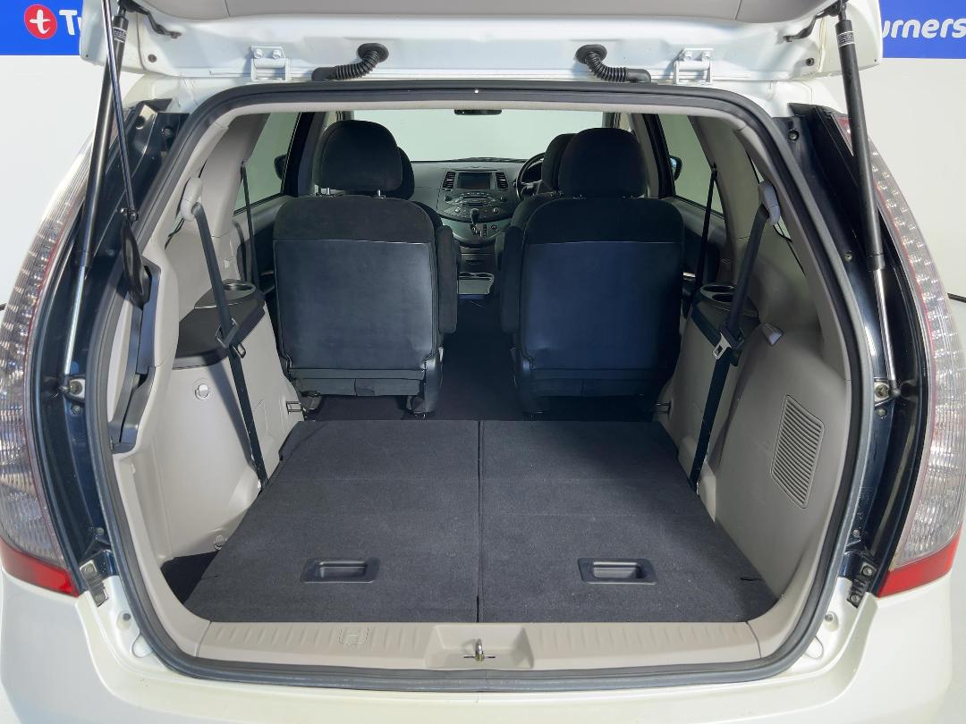 Photo '14' of Mitsubishi Grandis