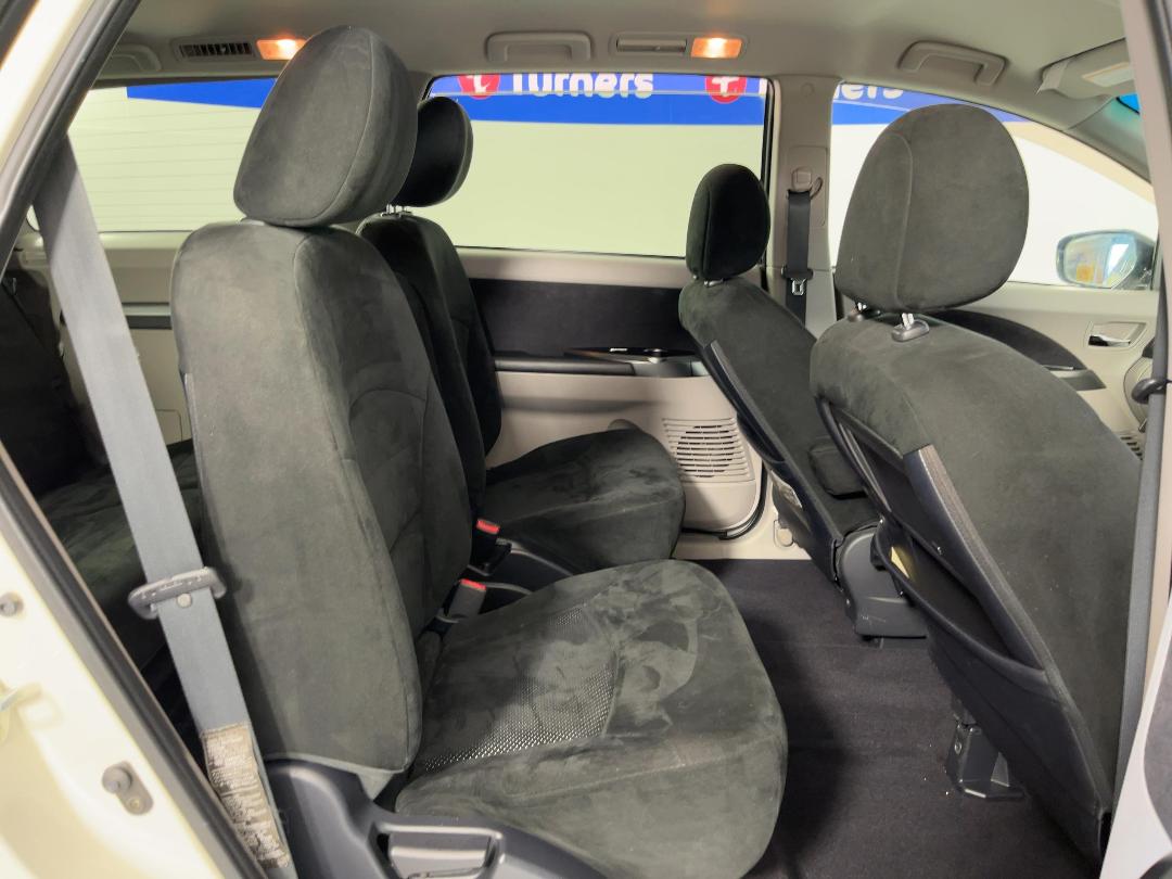 Photo '20' of Mitsubishi Grandis