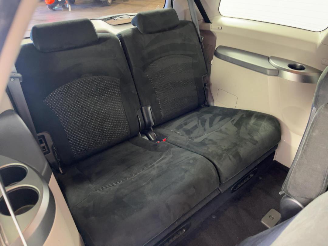 Photo '23' of Mitsubishi Grandis