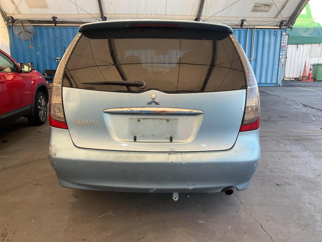 Photo '14' of Mitsubishi Grandis