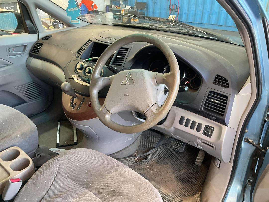 Photo '23' of Mitsubishi Grandis