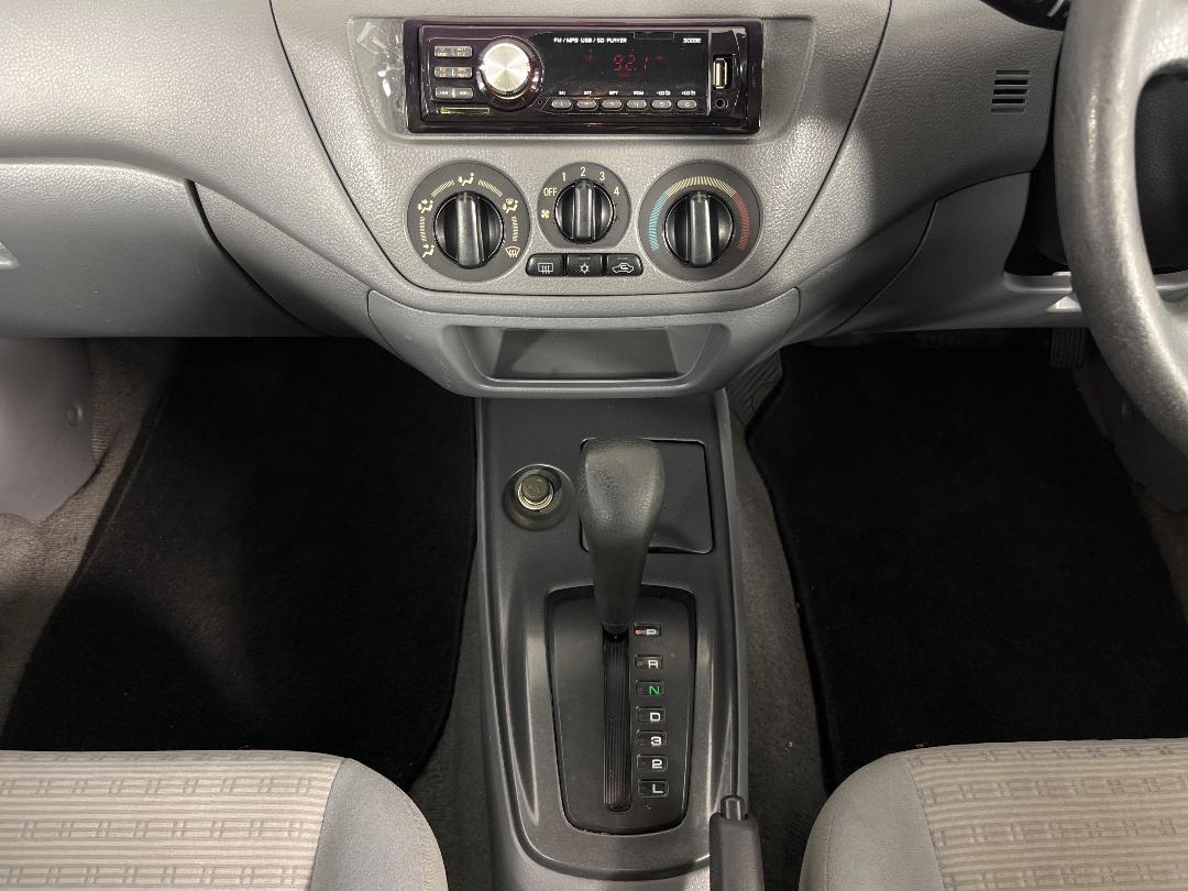 Photo '18' of Mitsubishi Lancer