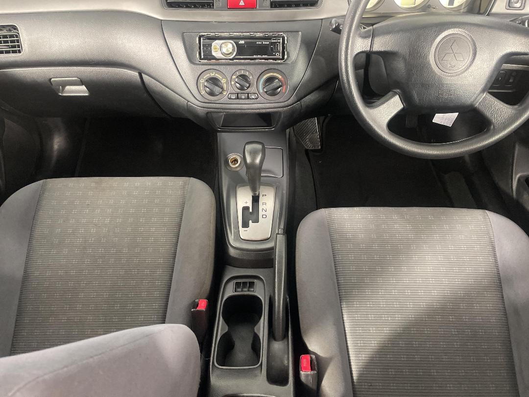 Photo '18' of Mitsubishi Lancer