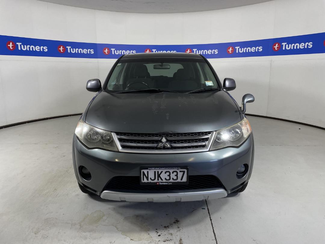 Photo '2' of Mitsubishi Outlander Photo '2' of Mitsubishi Outlander