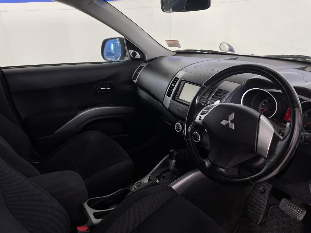 Photo '16' of Mitsubishi Outlander Photo '16' of Mitsubishi Outlander