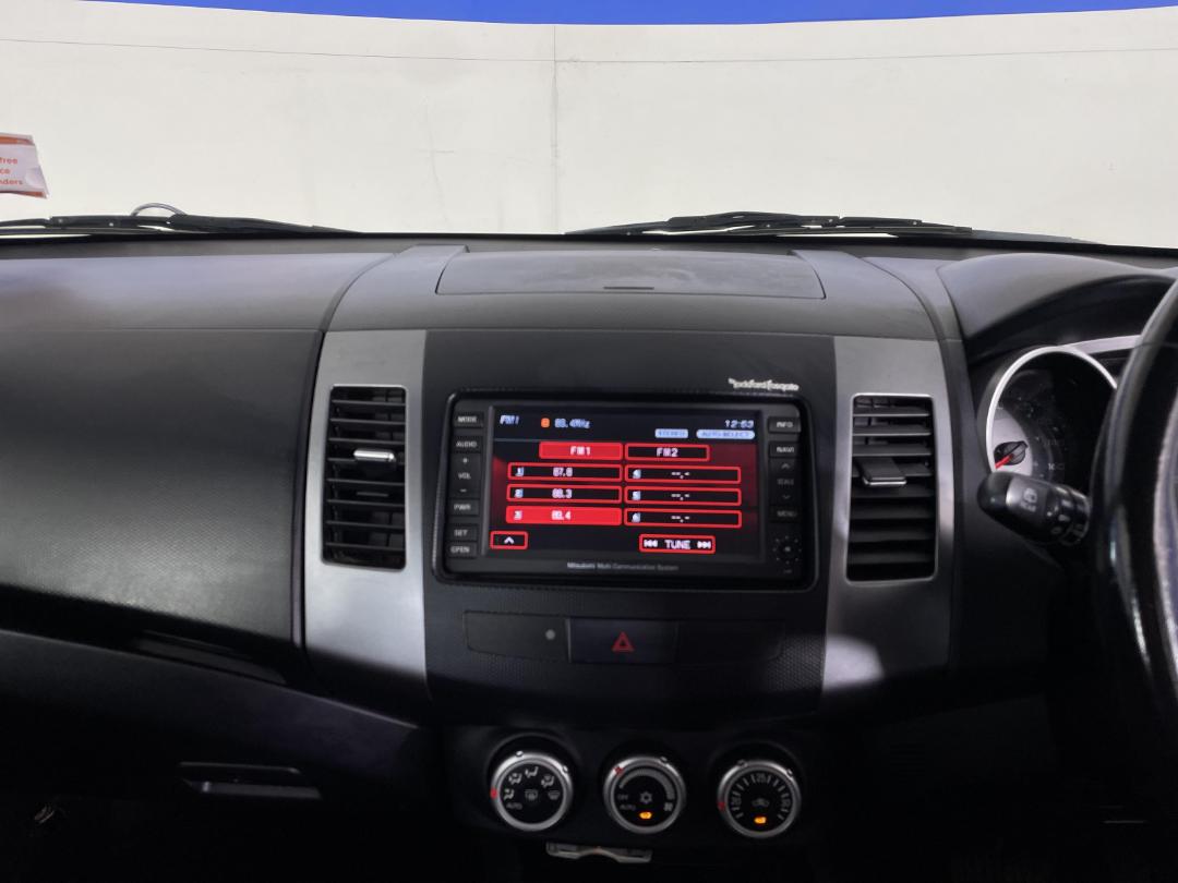 Photo '18' of Mitsubishi Outlander Photo '18' of Mitsubishi Outlander