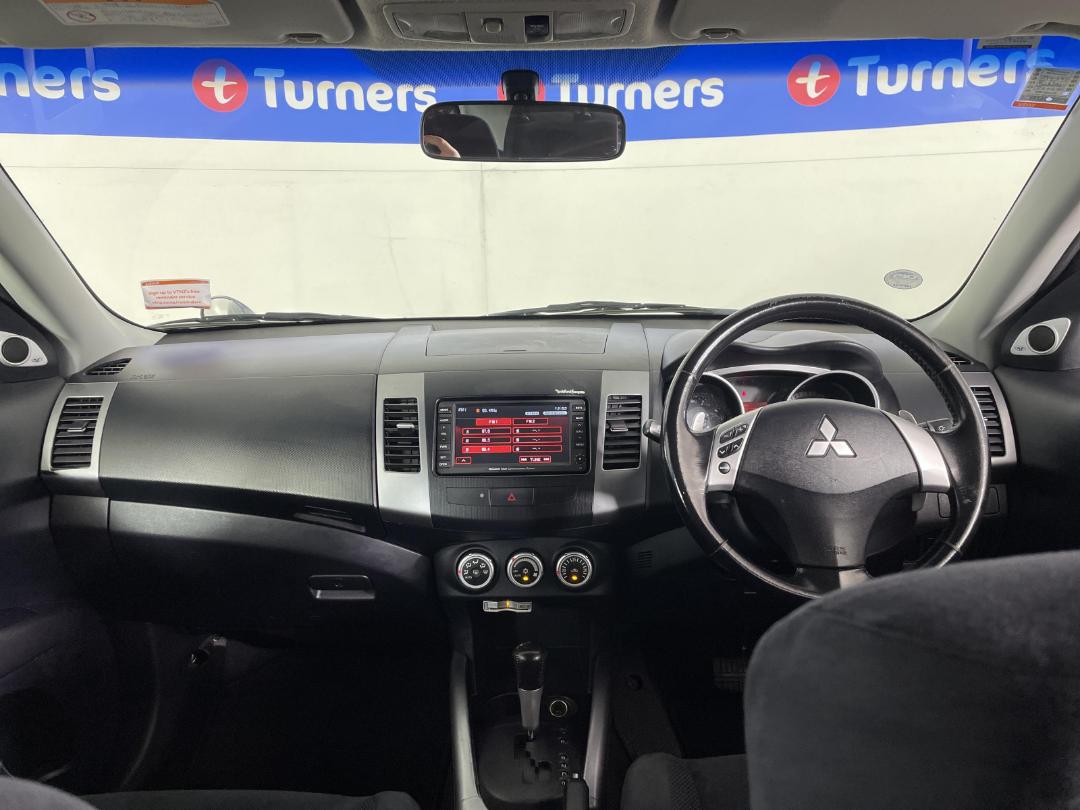 Photo '17' of Mitsubishi Outlander Photo '17' of Mitsubishi Outlander