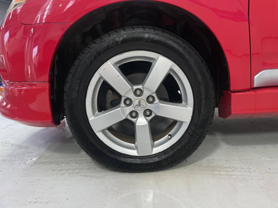 Photo '8' of Mitsubishi Outlander