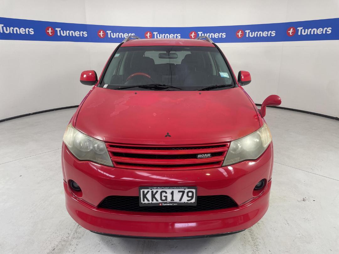 Photo '2' of Mitsubishi Outlander