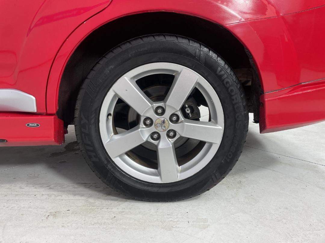 Photo '9' of Mitsubishi Outlander