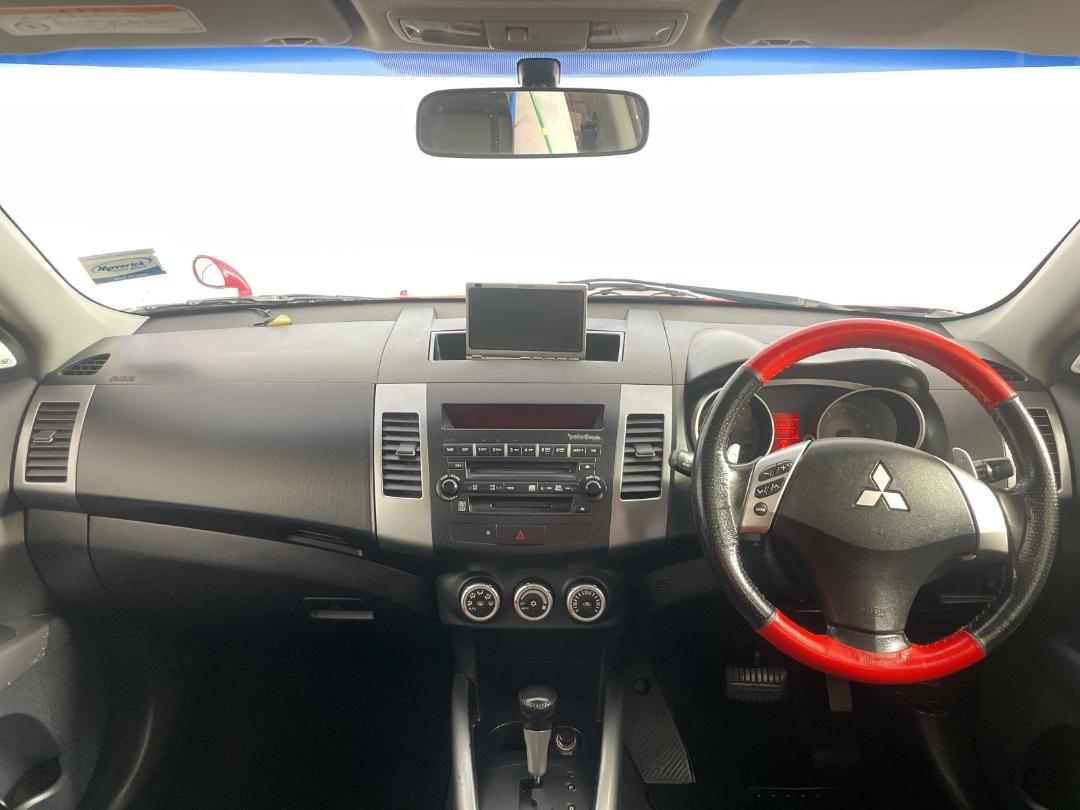 Photo '15' of Mitsubishi Outlander