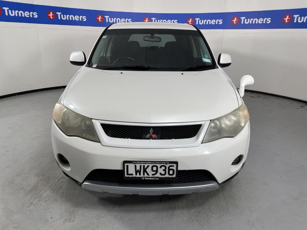 Photo '2' of Mitsubishi Outlander Photo '2' of Mitsubishi Outlander