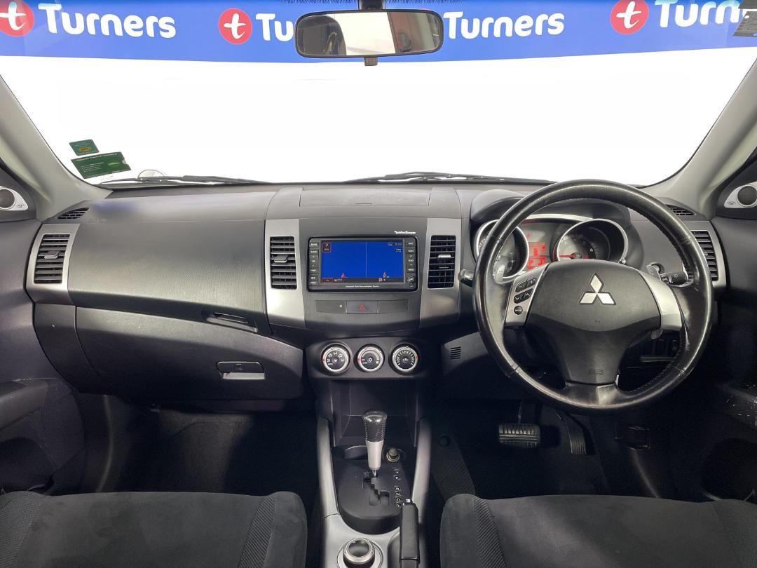 Photo '17' of Mitsubishi Outlander Photo '17' of Mitsubishi Outlander