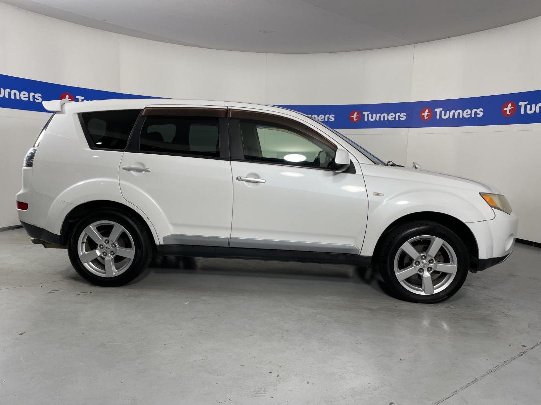 Photo '23' of Mitsubishi Outlander Photo '23' of Mitsubishi Outlander