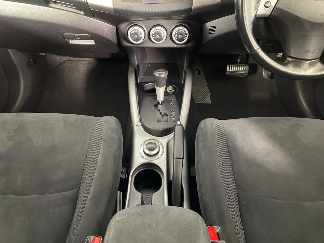 Photo '18' of Mitsubishi Outlander Photo '18' of Mitsubishi Outlander