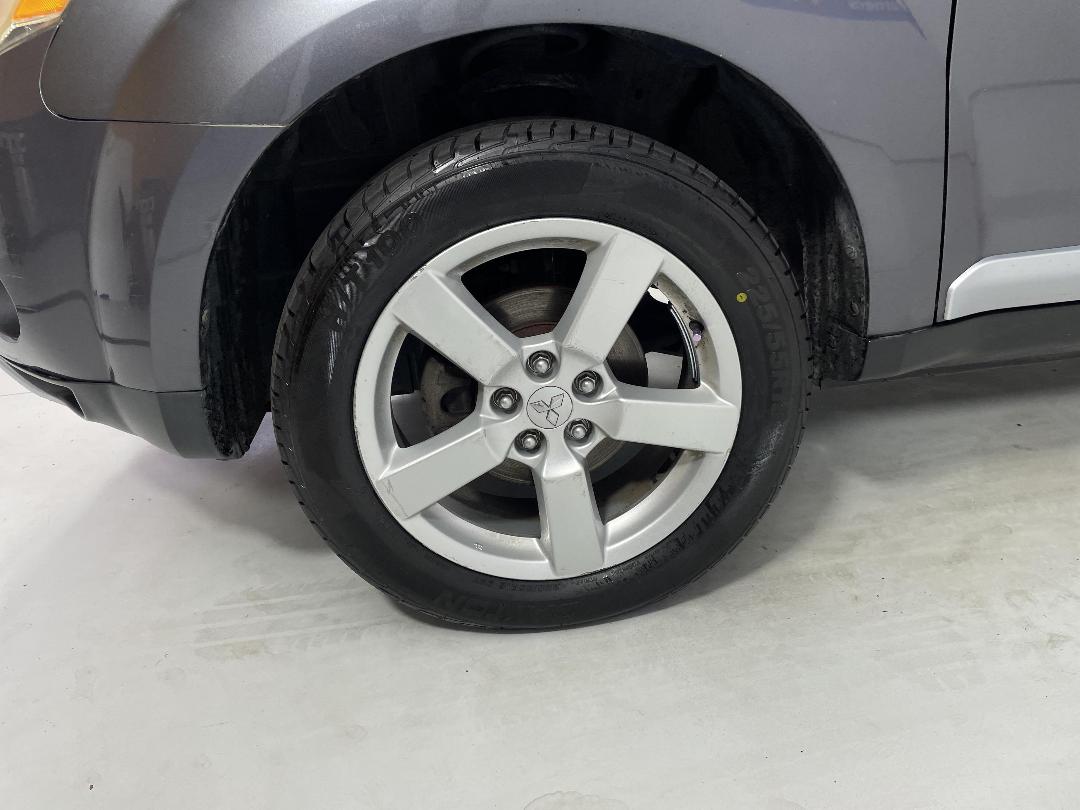 Photo '10' of Mitsubishi Outlander