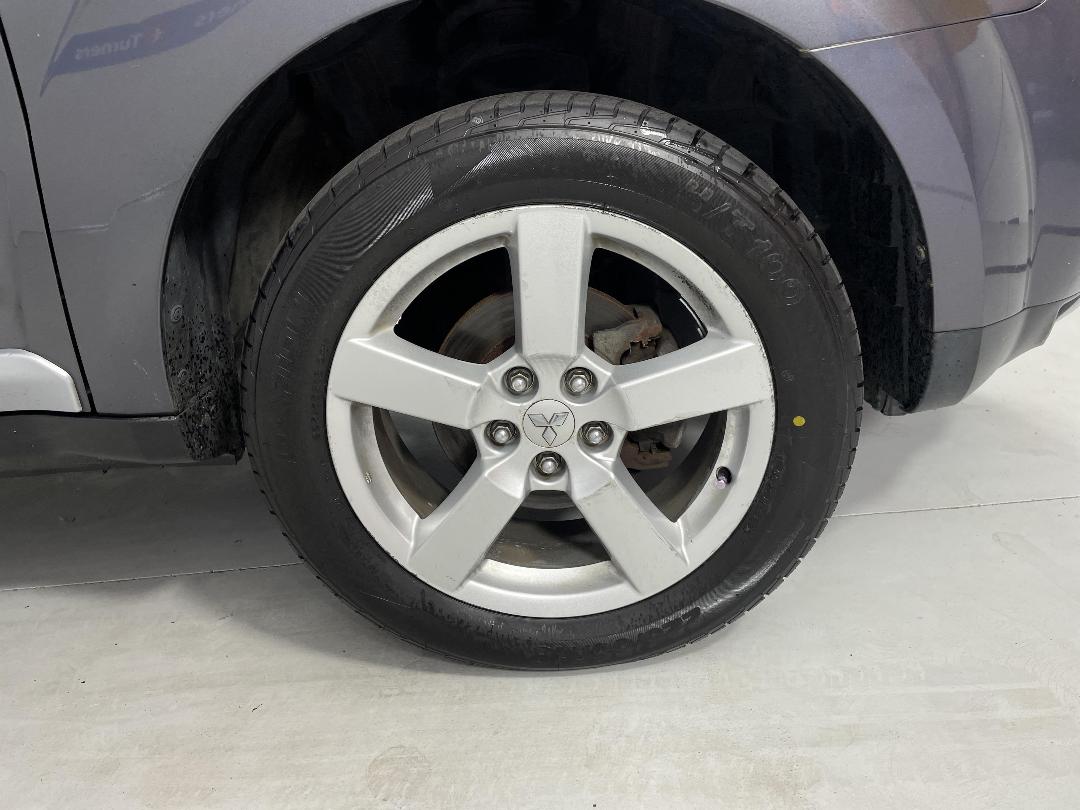 Photo '9' of Mitsubishi Outlander