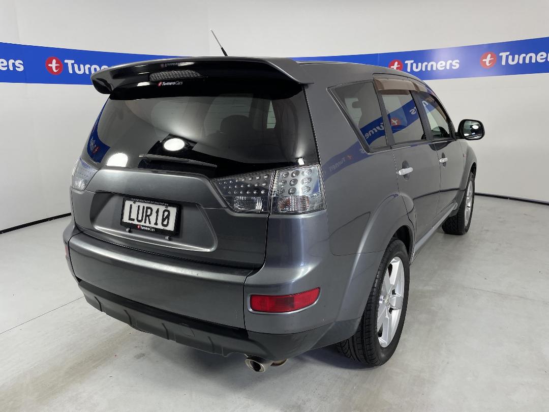 Photo '7' of Mitsubishi Outlander